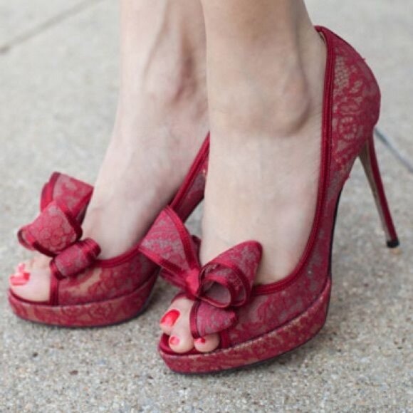 Valentino Bow TIe Pumps in Red Lace - Picture 2 of 11